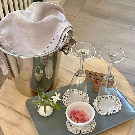 Residenza Elisa Acomodação com café da manhã Desenzano del Garda Exterior foto