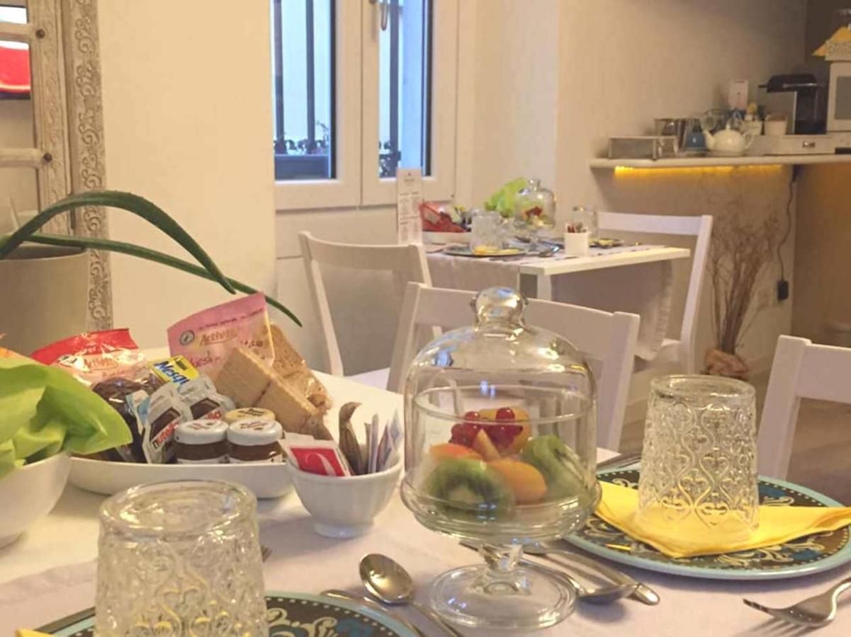 Residenza Elisa Acomodação com café da manhã Desenzano del Garda Exterior foto