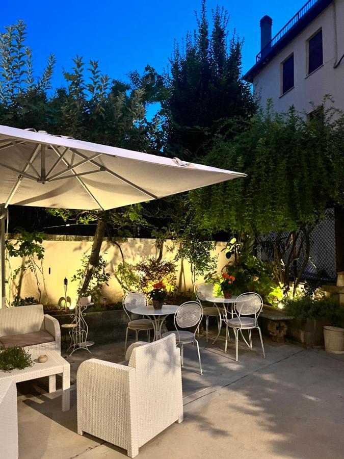 Residenza Elisa Acomodação com café da manhã Desenzano del Garda Exterior foto