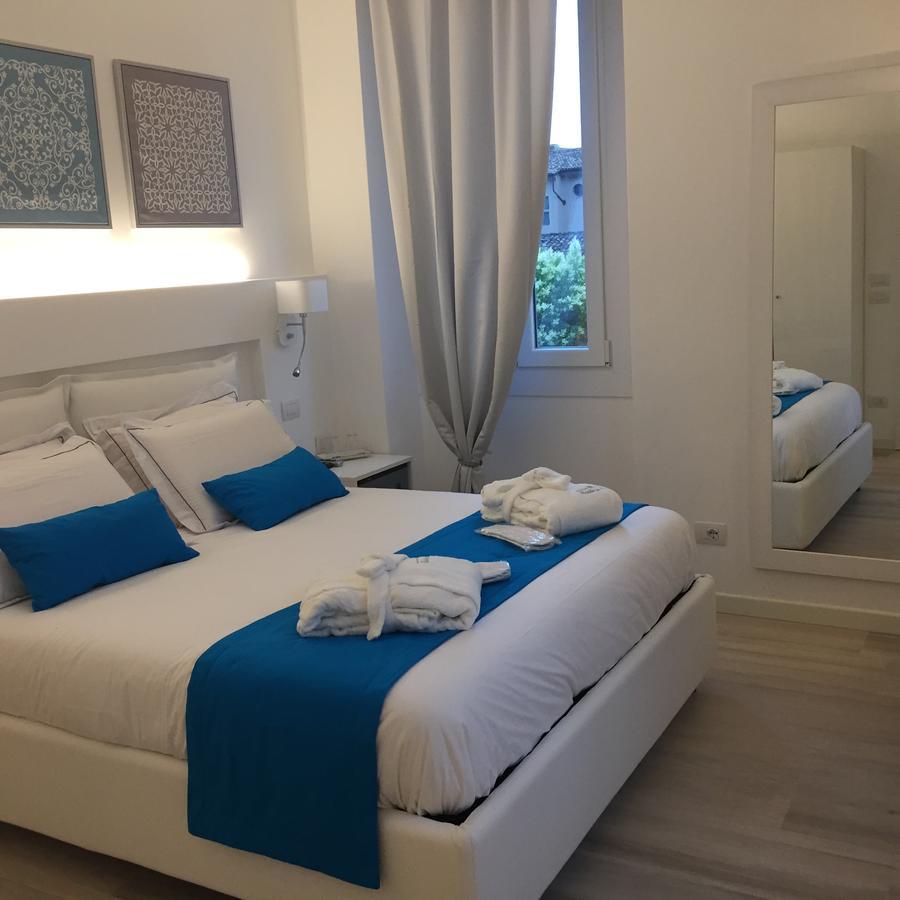 Residenza Elisa Acomodação com café da manhã Desenzano del Garda Exterior foto