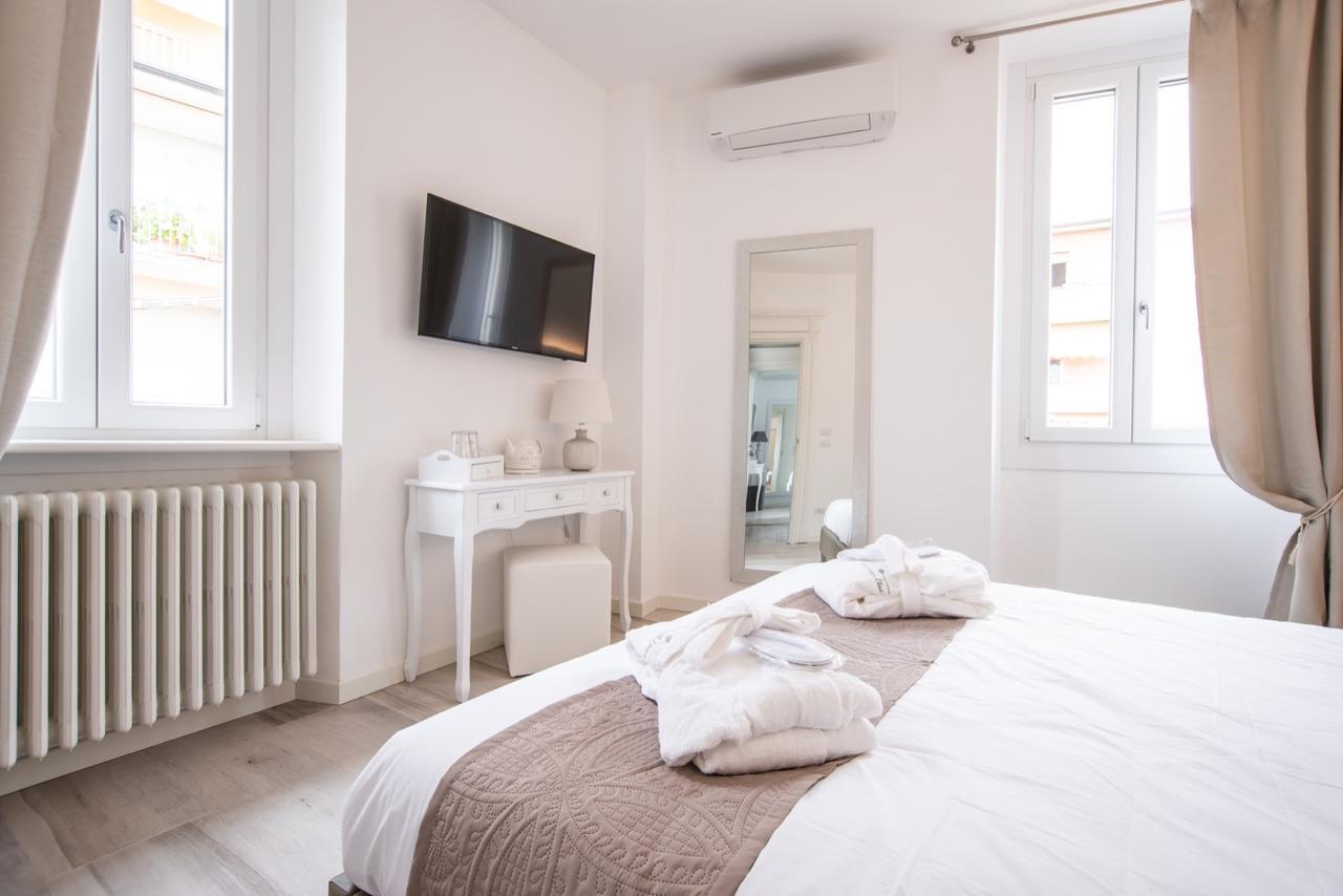 Residenza Elisa Acomodação com café da manhã Desenzano del Garda Exterior foto