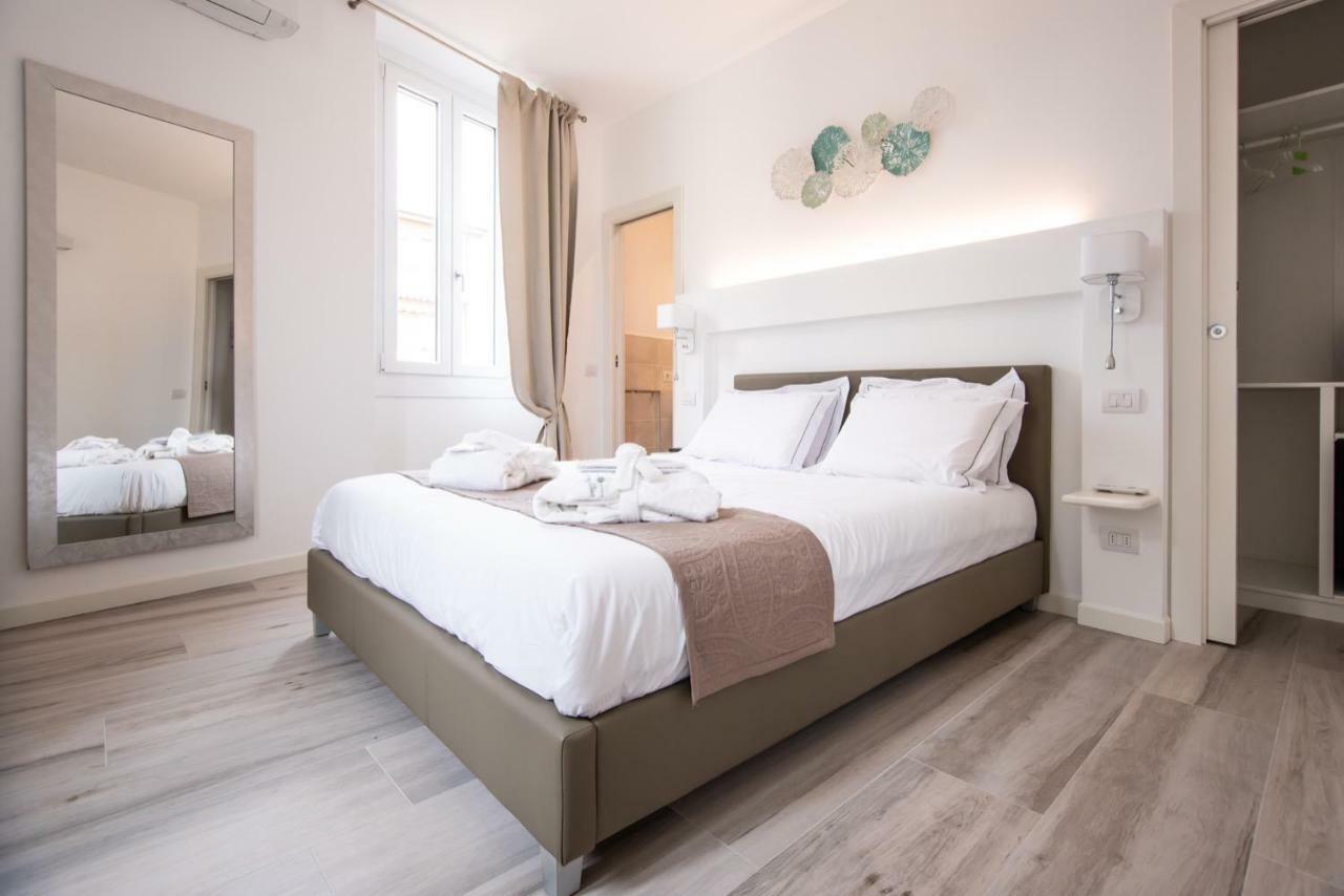 Residenza Elisa Acomodação com café da manhã Desenzano del Garda Exterior foto