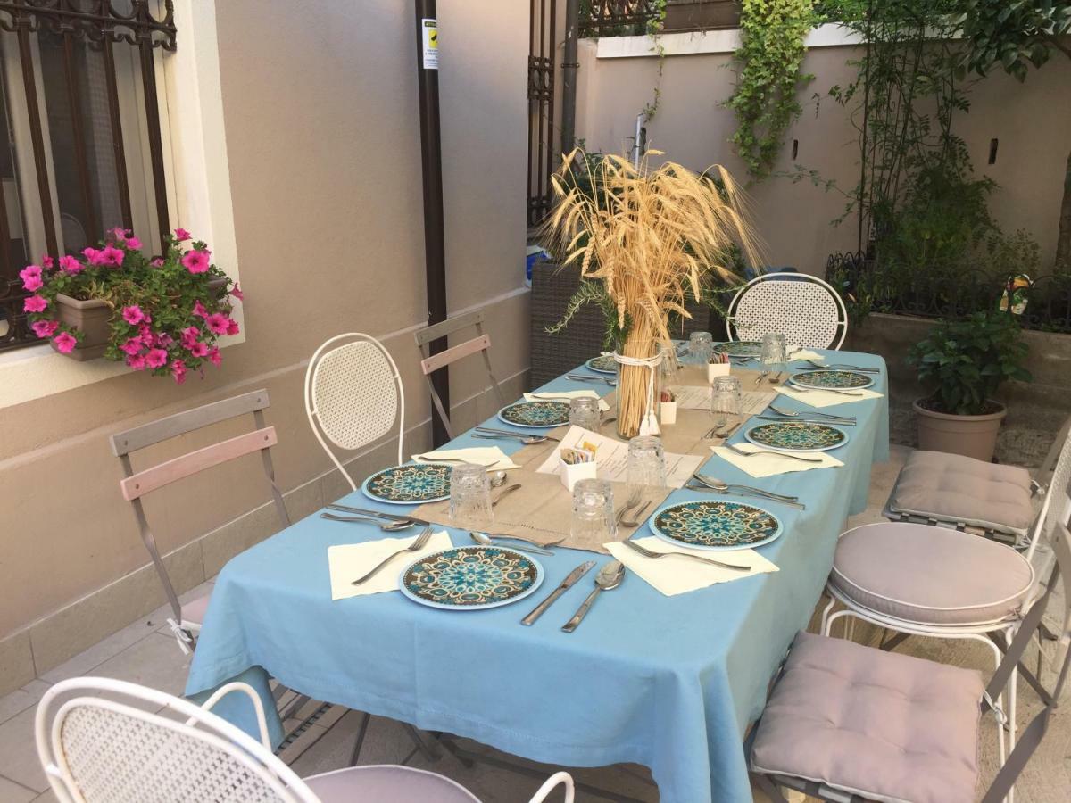 Residenza Elisa Acomodação com café da manhã Desenzano del Garda Exterior foto